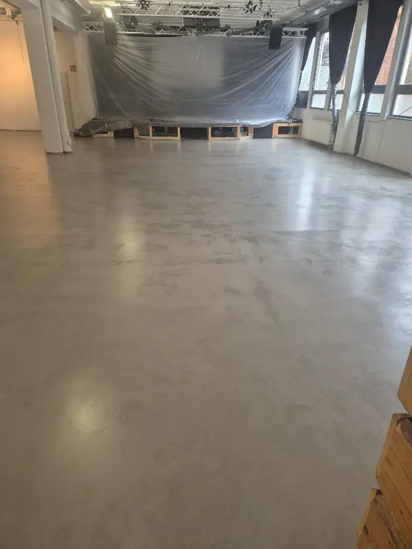 Übergang zwischen verschiedenen Raumbereichen ohne Fugen