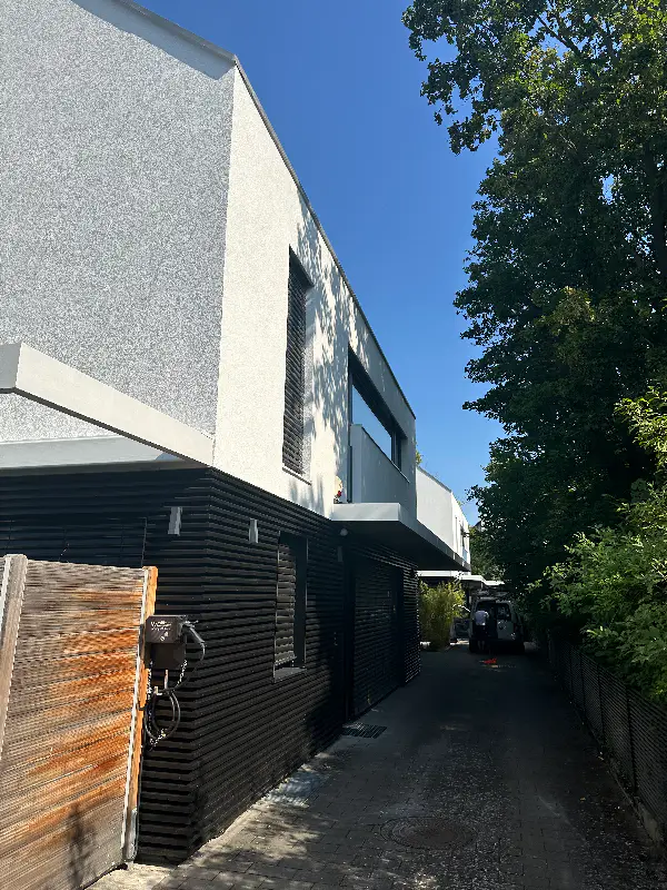 Schutzmaßnahmen und Armierungsschicht während der Bauphase